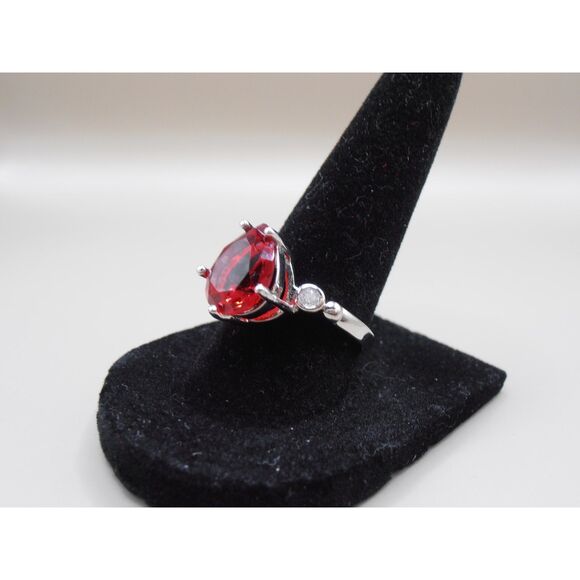 Red Teardrop Cocktail Ring Size 7.5 Silver Tone Unmarked – Bold Statement Look - Picture 2 of 5
